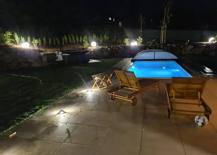 Residence Smrzovka - Luxury House With Swimming Pool, Jacuzzi, Garden And Bbq