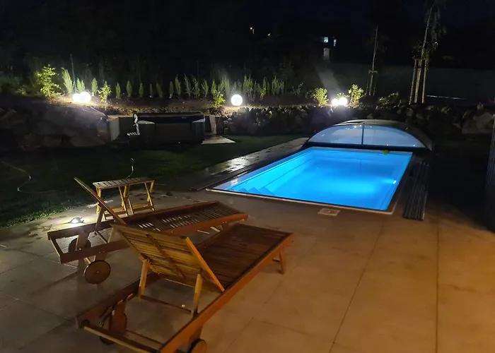 Residence Smrzovka - Luxury House With Swimming Pool, Jacuzzi, Garden And Bbq